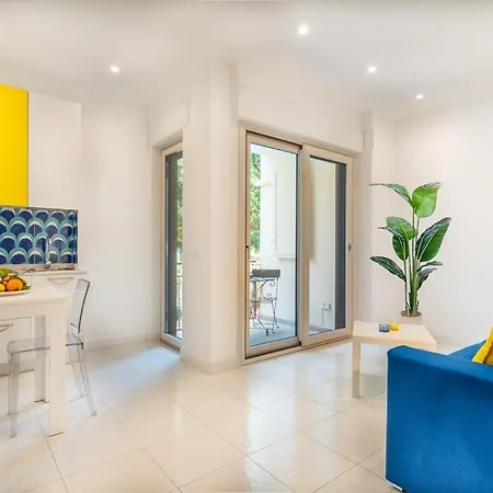 Corbisiero, 1br, 2bt, Newly Renovated Apartman *