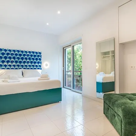 Corbisiero, 1br, 2bt, Newly Renovated Apartman